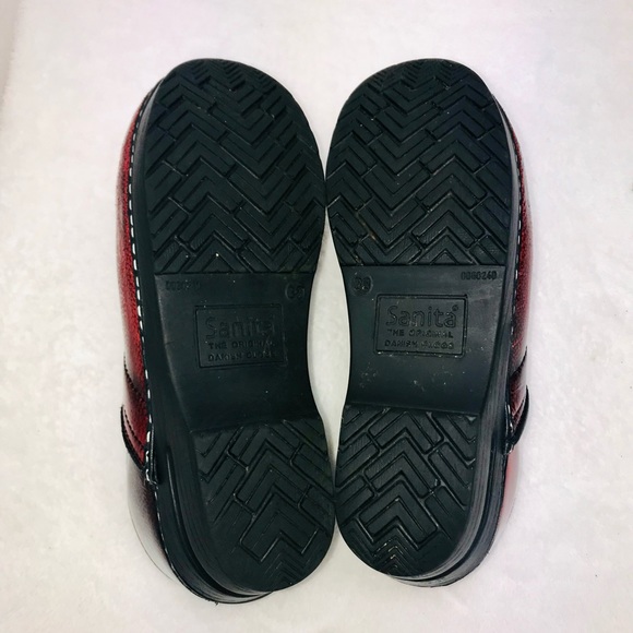 Sanita Red Nursing Clogs - Picture 10 of 11